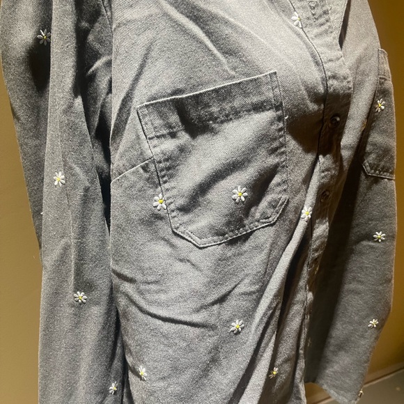 Torrid daisy button down shirt - Picture 10 of 15